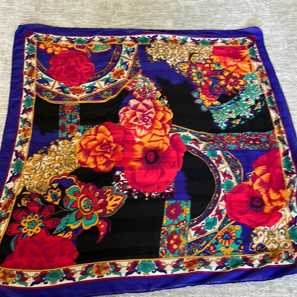 Vintage Glentex scarf, made in Italy.  Beautiful vibrant colors for spring